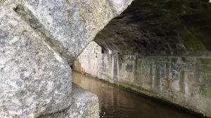 102 narrowboat life UK - Helping A Stuck Hire Boat Crew, Doing The Right Canal Thing