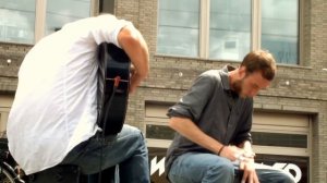 5 Minutes Berlin - Streetmusic at its VERY best - THE TROUBLE NOTES - VIOLIN ´n DRUMS go crazy