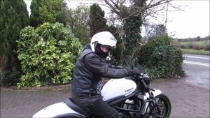 Kawasaki Vulcan 650 S with Delkevic Can