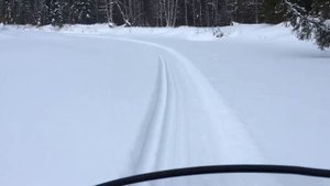 На снегоходе BRP Ski-Doo Skandic WT 550 по речке!