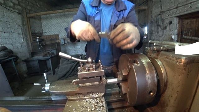 Готовим технику к заготовке кормов для КРС. На Т-150 поставили дозатор. смотреть онлайн