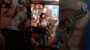 "И каналы тянут руки серые ко мне.." .