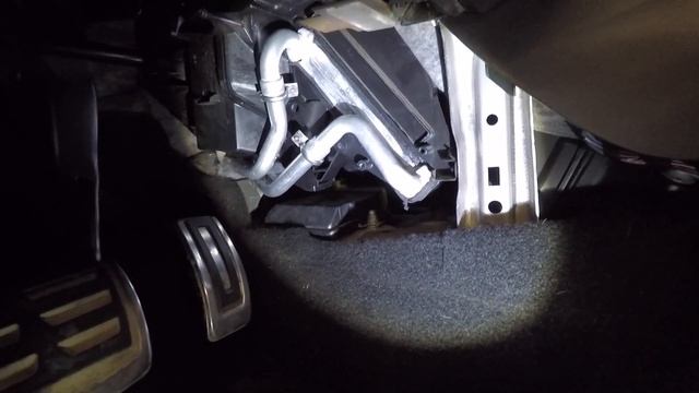 Skoda Octavia A7. Не греет печка с пассажирской стороны. смотреть онлайн