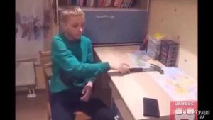 Школьник разбил свой телефон