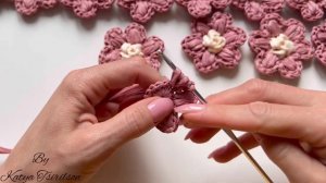 🌸ЦВЕТОЧНЫЕ МОТИВЫ для сумки из рафии! 🤩Вяжутся легко и быстро👆Подробный видео урок #crochetbag