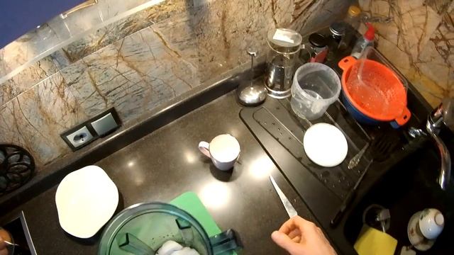 Приготовил кокосовое молоко. смотреть онлайн