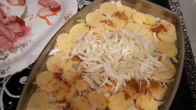 ?Капуста с мясом и картошкой в духовке ?Вкусно, но тушёная в кастрюле на плите намного вкуснее?