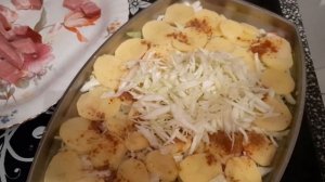 ?Капуста с мясом и картошкой в духовке ?Вкусно, но тушёная в кастрюле на плите намного вкуснее?