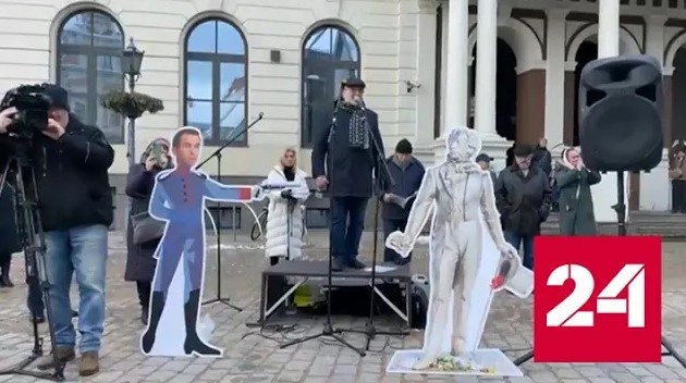 Мэра Риги поставили стрелять в Пушкина вместо Дантеса - Россия 24 