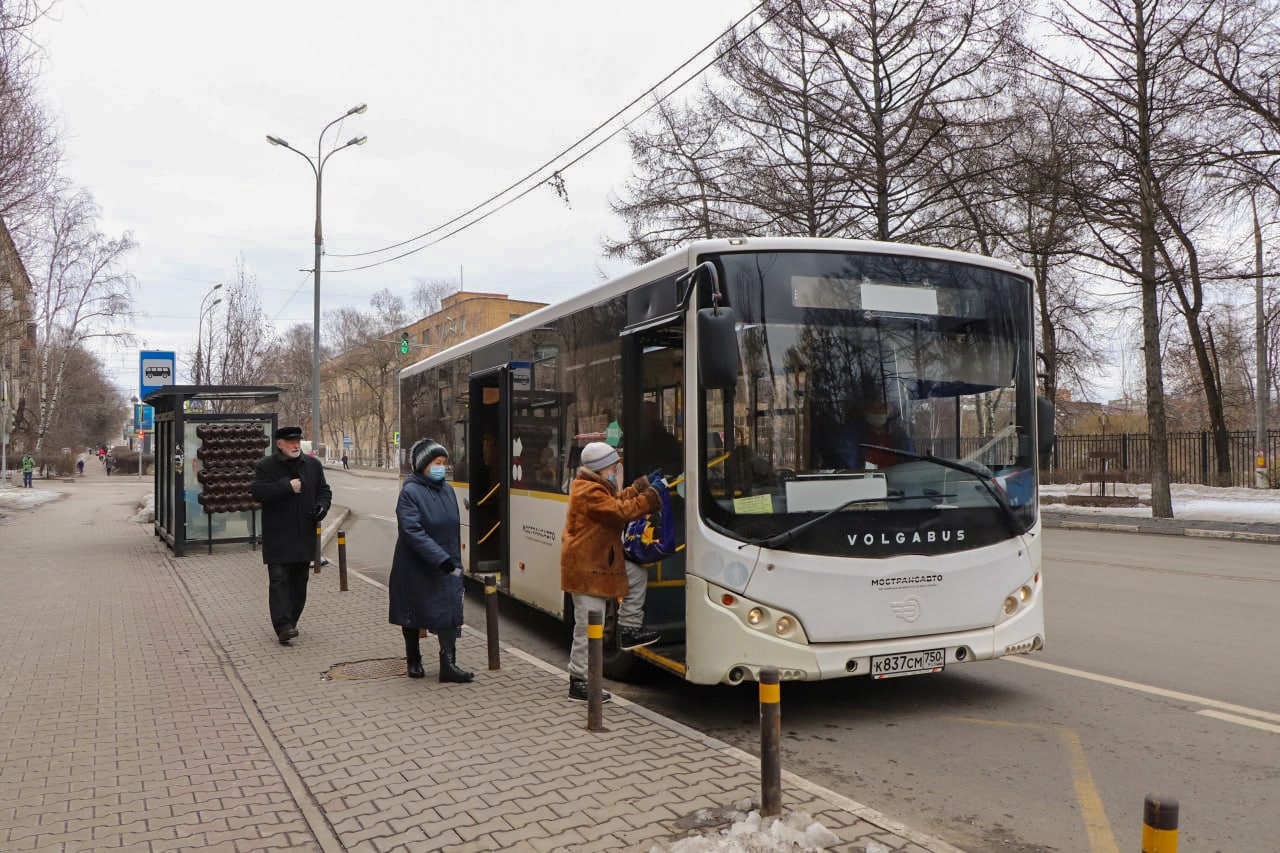 Автобусный проезд. Ночной общественный транспорт. Автобусная станция. Городские автобусные маршруты. Автобус до кладбища.