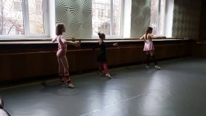 Балет. Разминка у станка для девочек 2