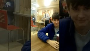 Тяжелая работа охранника в бургеркинге