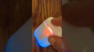 Процесс зарядки беспроводных наушников