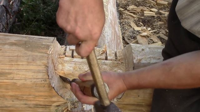 Рубим углы в нижнюю чашу. Сруб своими руками. Часть 9/1.