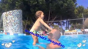 Турецкие каникулы. Катерина учиться плавать (1 год 10 месяцев)