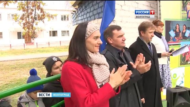 Елена Исинбаева открыла спортплощадку в Кумылженском районе смотреть онлайн