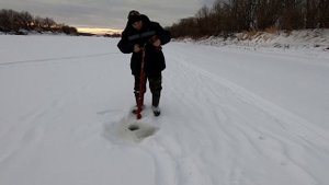 КлёвыйЭфир #7 / Кто больше поймал \ Зимняя Рыбалка на реке Сосьва