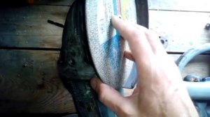 Как быстро заменить режущий диск на болгарке БЕЗ КЛЮЧА (Полезный маленький секрет)