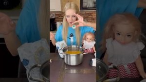 Света и ПРОКЛЯТАЯ кукла вызвали ДУХ. Кто победит в игре в колобка
