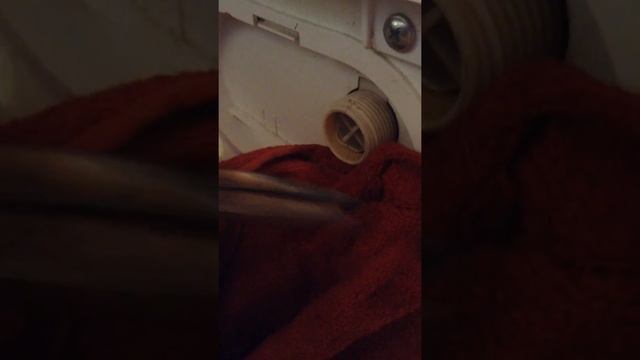 Не набирается вода в стиральную машину, одна из причин.Справится домохозяйка. смотреть онлайн