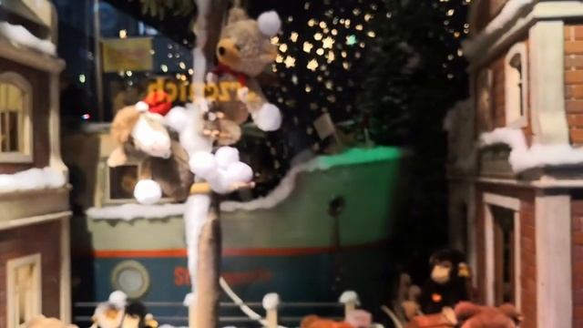 #Galeria Kaufhof #Köln 2019. #Weihnachten 2019/Галерея Кауфхоф в Кельне. Игрушки на витрине магазин смотреть онлайн