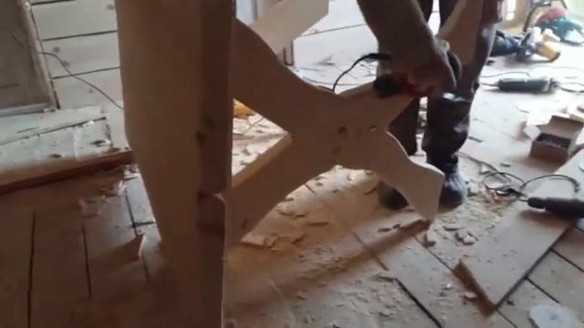 Стол из остатков бревен своими руками и без специальных инструментов смотреть онлайн