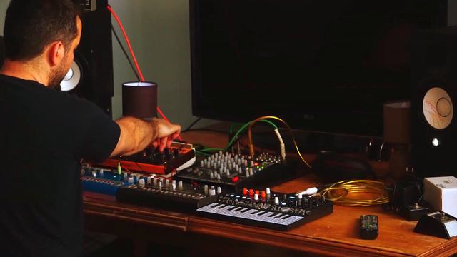 Studio live jam session #1 Behringer TD3, RD6, Crave, Arturia Mircrofreak, Samson mixpad смотреть онлайн