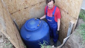Монтаж накопительного резервуара для воды