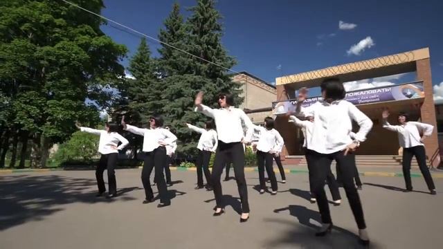 Мамы жгут!!! Лучший клип на выпускной от родителей!  'Я Мать и я умею танцевать!' Гимн всех мам!