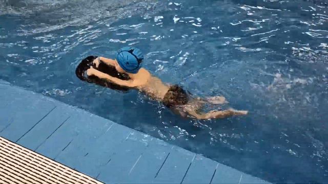 Вова первый раз в бассейне смотреть онлайн