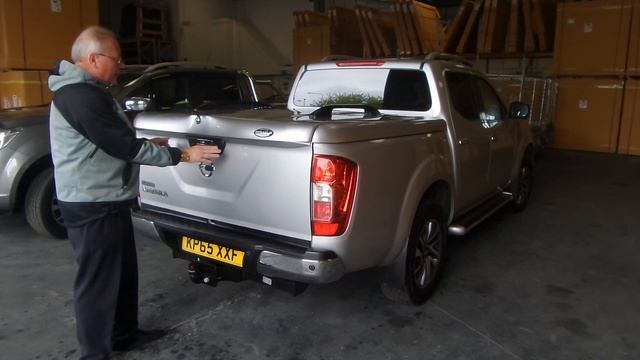 Nissan Navara NP300 Standard Top Up Cover Tonneau Lid no Styling Bars смотреть онлайн