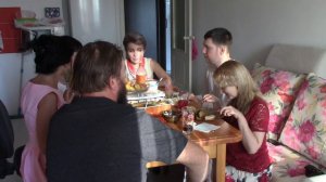 Влад. Аутизм. 16 лет. Пытаемся понять шутку.