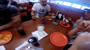 США Ресторан Golden Corral Ешь и пей сколько влезет за 11$!