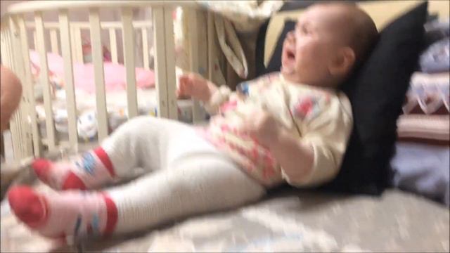 Малышка не узнала папу без бороды/ Daughter did not recognize father without beard смотреть онлайн