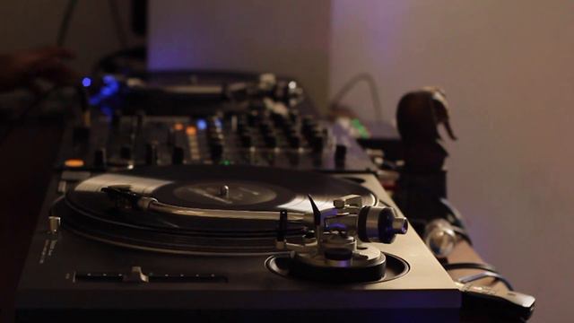 Totena - Live set ( INDOORS ) смотреть онлайн