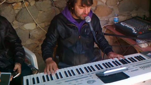 Müzisyen Bünyamin Usta Şu Metrisin Önü 13.04.2014