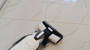 Сбор воды вертикальным моющим пылесосом Deerma VX95W