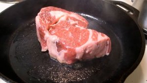 ПОЧЕМУ МЫТЬ МЯСО ПЕРЕД ГОТОВКОЙ ОЧЕНЬ ОПАСНО