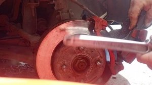 как вдавить тормозной цилиндр на суппорте в гаражных условиях