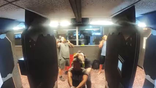 когда 45 килограммовая девушка стреляет с 45 магнума смотреть онлайн