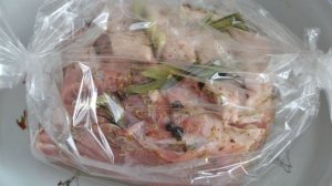 Свиной карбонат в рукаве в духовке