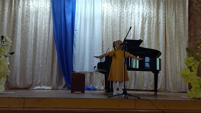 "Мне сегодня скучно" исп. Зайцева Мия(5 лет). Зугрэсская школа искусств.( кл.пр. Секретаренко М.В.) смотреть онлайн