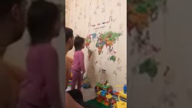 Милана Саржевская в 1.5 года знает всю карту Мира наизусть смотреть онлайн