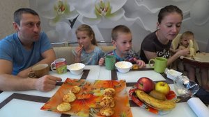 СЕМЕЙНЫЙ МУКБАНГ завтрак | FAMILY MUKBANG #cheesecakes #mukbang