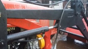 Ковш и силовой элемент стоек погрузчика  на МТЗ 320  от Дигриз.