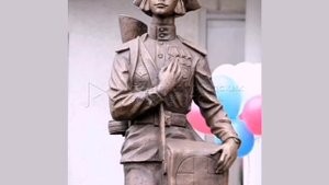 Памятник фронтовой медсестре