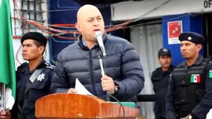 Francisco Martínez Pedrero entrega uniformes a elementos de Policía Municipal