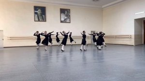 «Лязги» исполняют ученицы Хореографический школы Узбекистана.