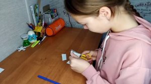 Как спрятать шпаргалки на уроке// Часть 1