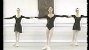 Rond de jambe par terre. Середина. 3 год обучения.